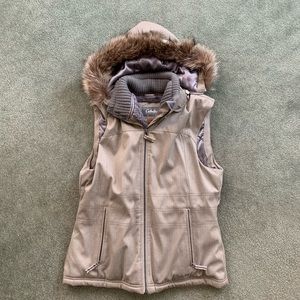 Cabelas Vest